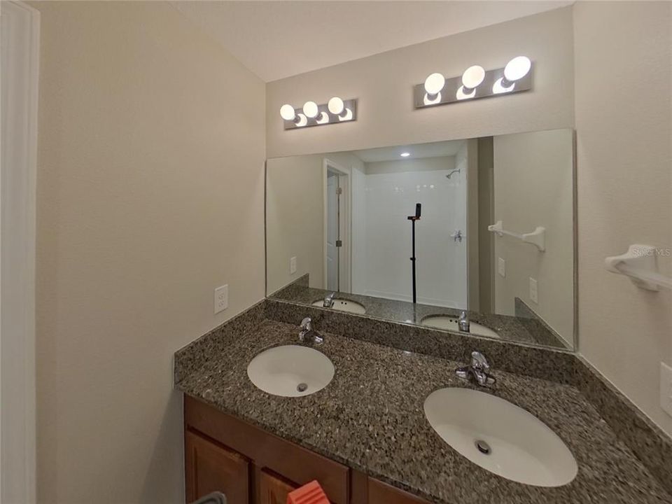 For Rent: $2,149 (4 beds, 2 baths, 1870 Square Feet)