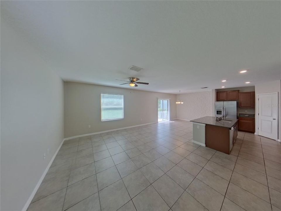 For Rent: $2,149 (4 beds, 2 baths, 1870 Square Feet)