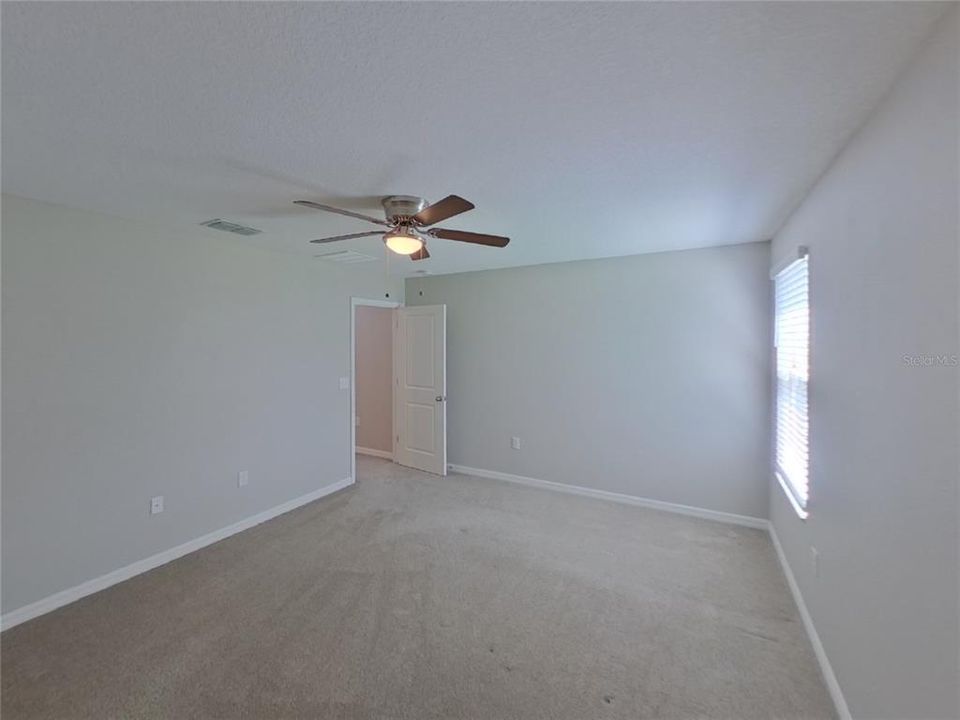 For Rent: $2,149 (4 beds, 2 baths, 1870 Square Feet)