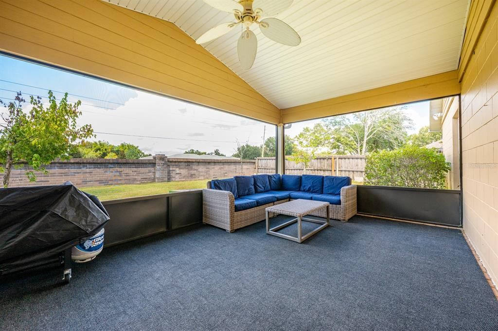 Под контрактом: $299,000 (3 спален, 2 ванн, 1400 Квадратных фут)