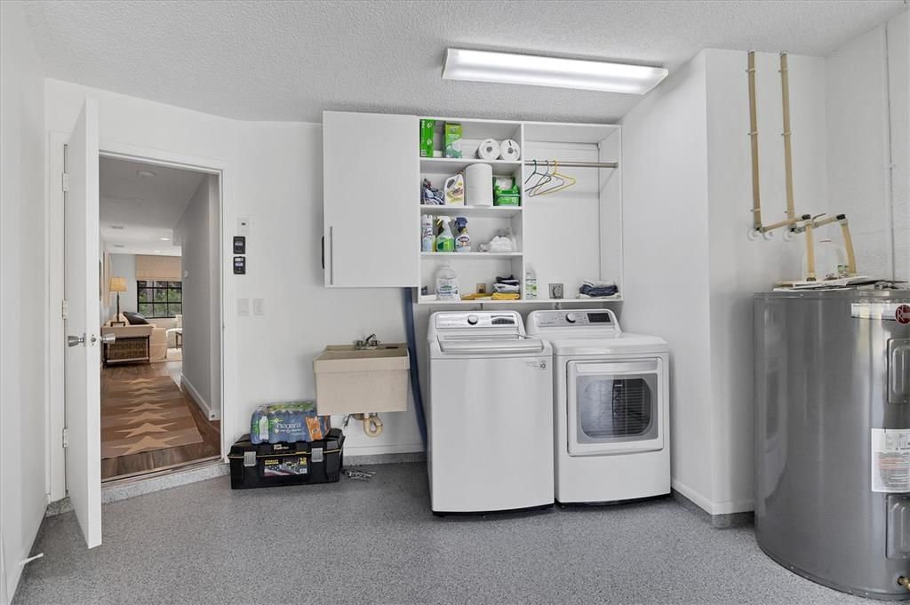 For Sale: $995,000 (3 beds, 2 baths, 1869 Square Feet)