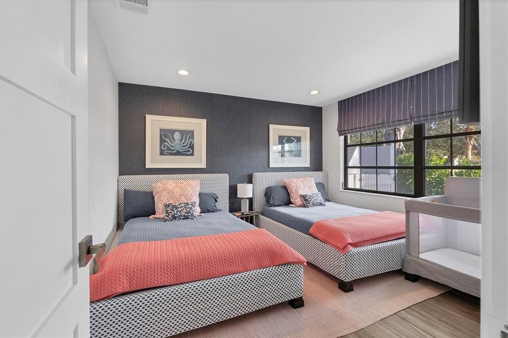 For Sale: $995,000 (3 beds, 2 baths, 1869 Square Feet)