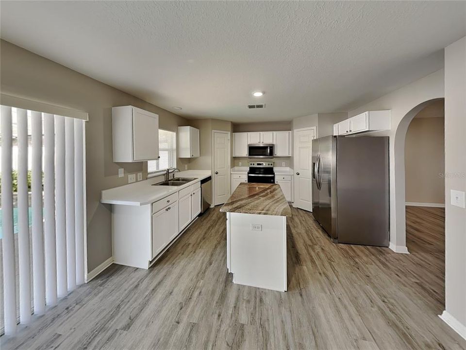 For Rent: $2,469 (3 beds, 2 baths, 2057 Square Feet)