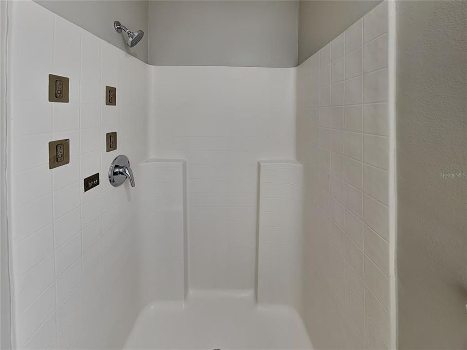 For Rent: $2,469 (3 beds, 2 baths, 2057 Square Feet)