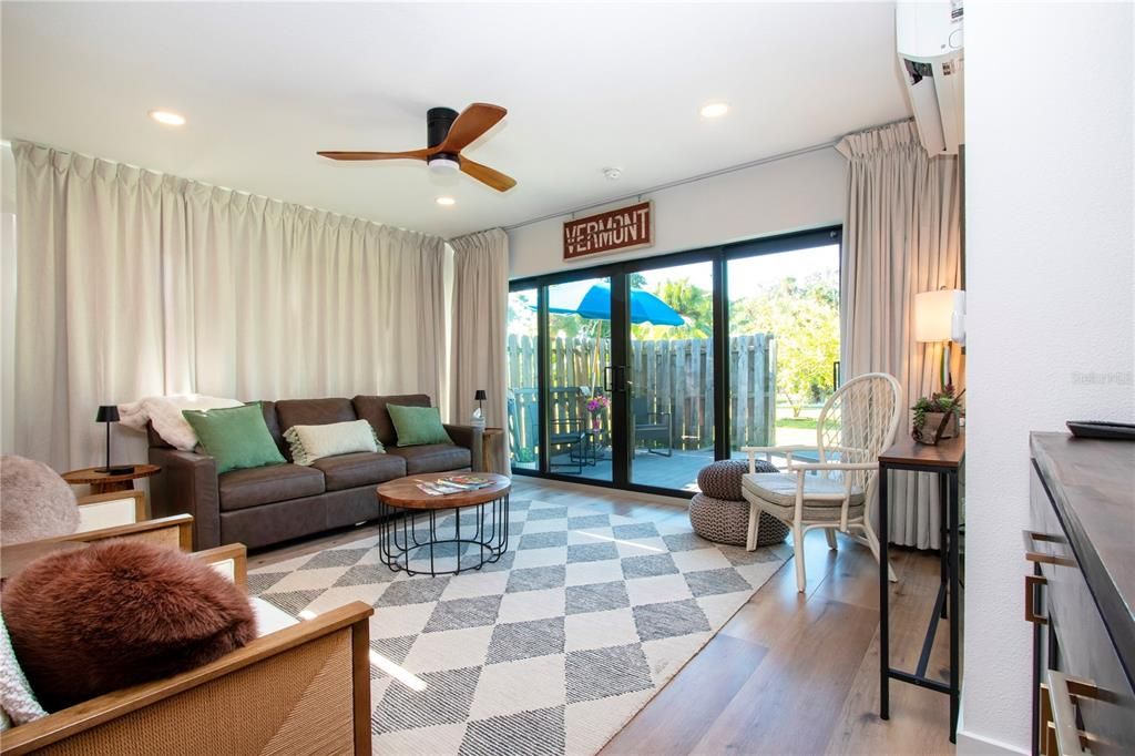 待售: $695,000 (2 贝兹, 2 浴室, 1248 平方英尺)