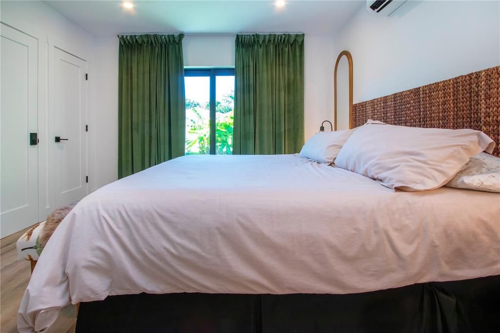 待售: $695,000 (2 贝兹, 2 浴室, 1248 平方英尺)