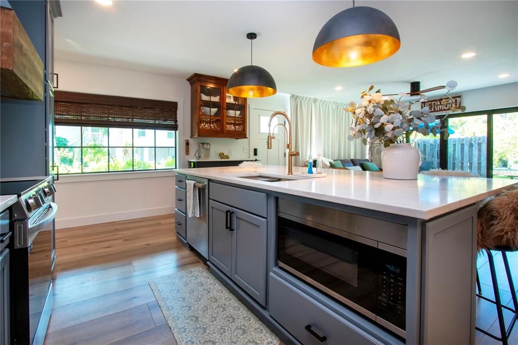 待售: $695,000 (2 贝兹, 2 浴室, 1248 平方英尺)