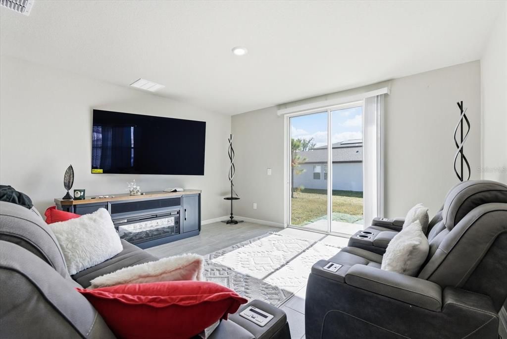 For Sale: $354,999 (4 beds, 2 baths, 1605 Square Feet)