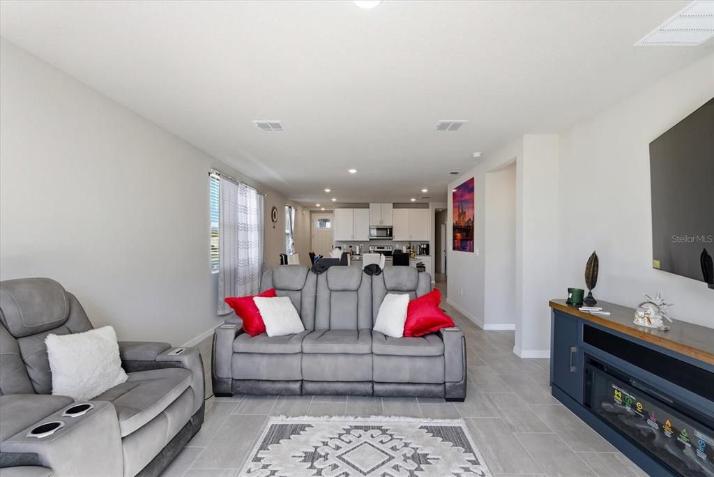 For Sale: $354,999 (4 beds, 2 baths, 1605 Square Feet)