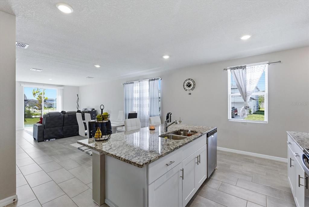 For Sale: $354,999 (4 beds, 2 baths, 1605 Square Feet)