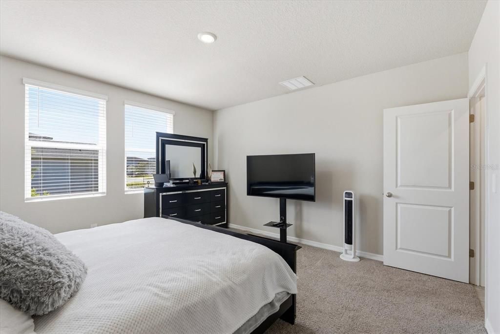 For Sale: $354,999 (4 beds, 2 baths, 1605 Square Feet)