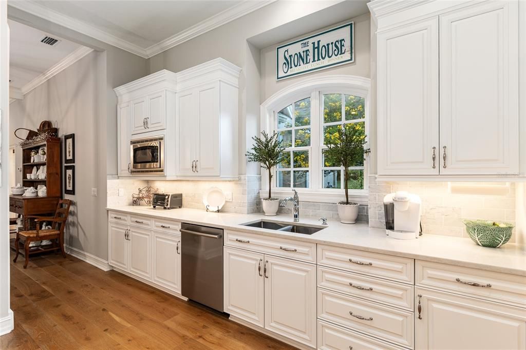 For Sale: $1,595,000 (5 beds, 4 baths, 4176 Square Feet)