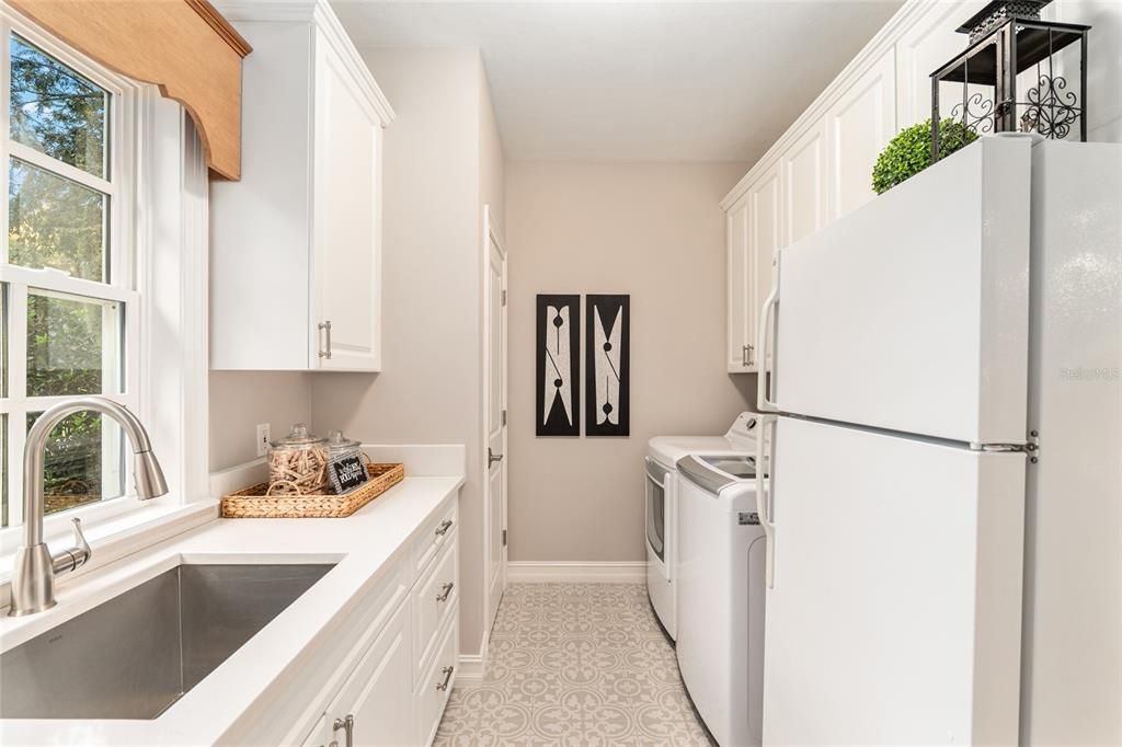 For Sale: $1,595,000 (5 beds, 4 baths, 4176 Square Feet)