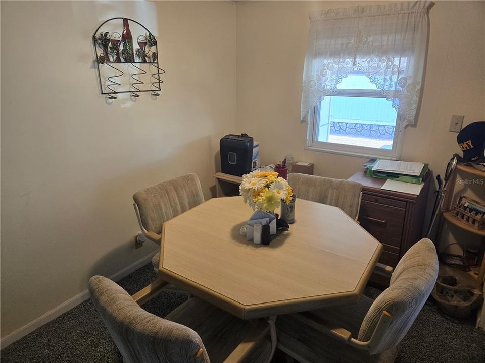 На продажу: $135,000 (2 спален, 1 ванн, 1120 Квадратных фут)