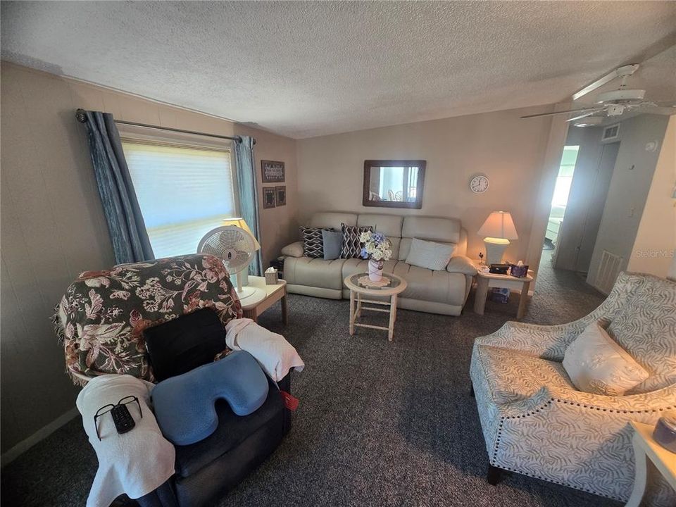 На продажу: $135,000 (2 спален, 1 ванн, 1120 Квадратных фут)