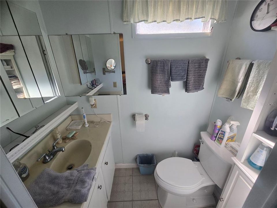 На продажу: $135,000 (2 спален, 1 ванн, 1120 Квадратных фут)