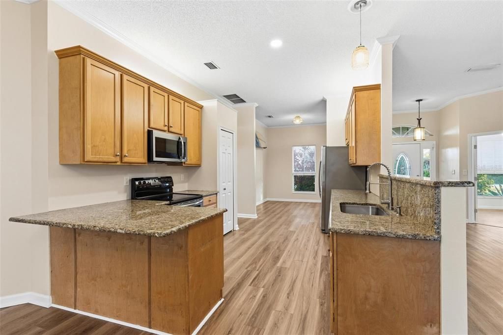 В аренду: $2,800 (3 спален, 2 ванн, 1917 Квадратных фут)