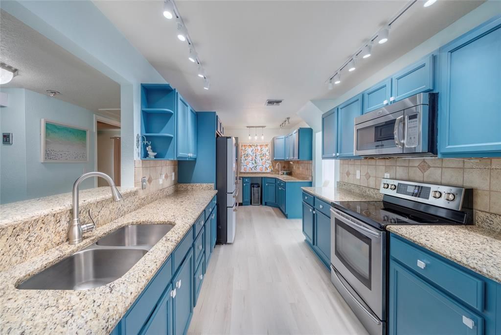 For Sale: $475,000 (3 beds, 2 baths, 1908 Square Feet)