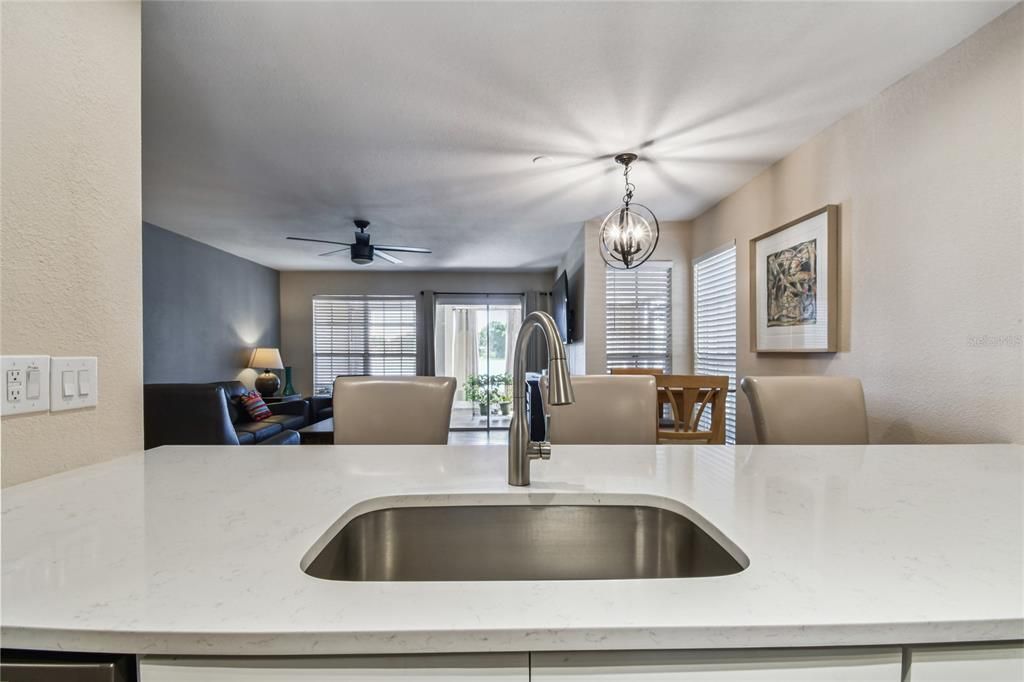 На продажу: $259,000 (2 спален, 2 ванн, 1393 Квадратных фут)