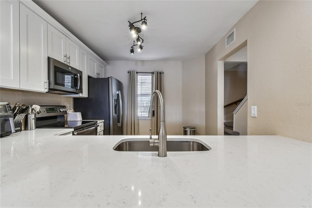 На продажу: $259,000 (2 спален, 2 ванн, 1393 Квадратных фут)