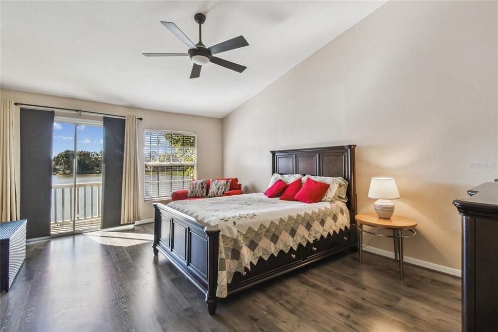 На продажу: $259,000 (2 спален, 2 ванн, 1393 Квадратных фут)