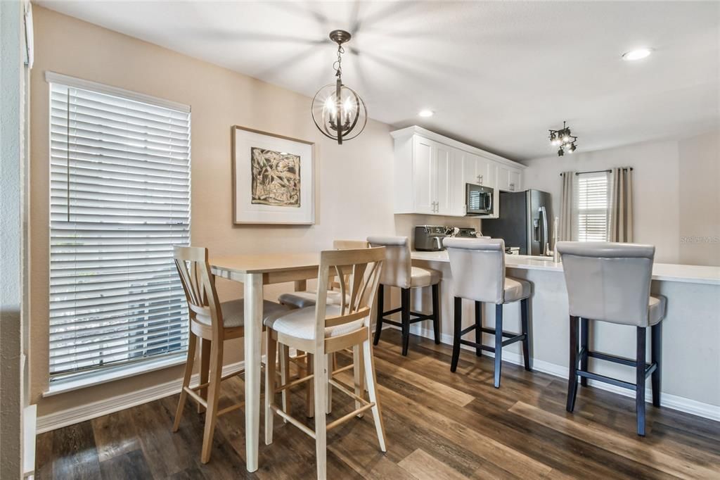 На продажу: $259,000 (2 спален, 2 ванн, 1393 Квадратных фут)