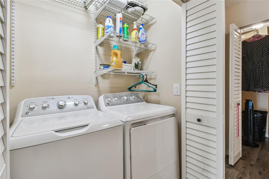 На продажу: $259,000 (2 спален, 2 ванн, 1393 Квадратных фут)