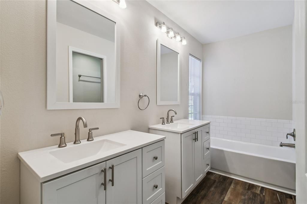 На продажу: $259,000 (2 спален, 2 ванн, 1393 Квадратных фут)