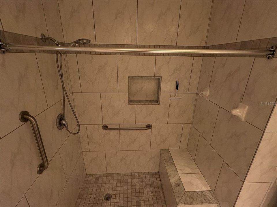 出租: $2,850 (3 贝兹, 1 浴室, 1380 平方英尺)