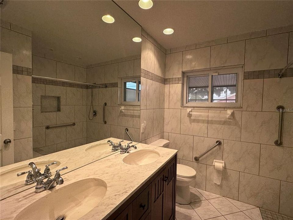 出租: $2,850 (3 贝兹, 1 浴室, 1380 平方英尺)