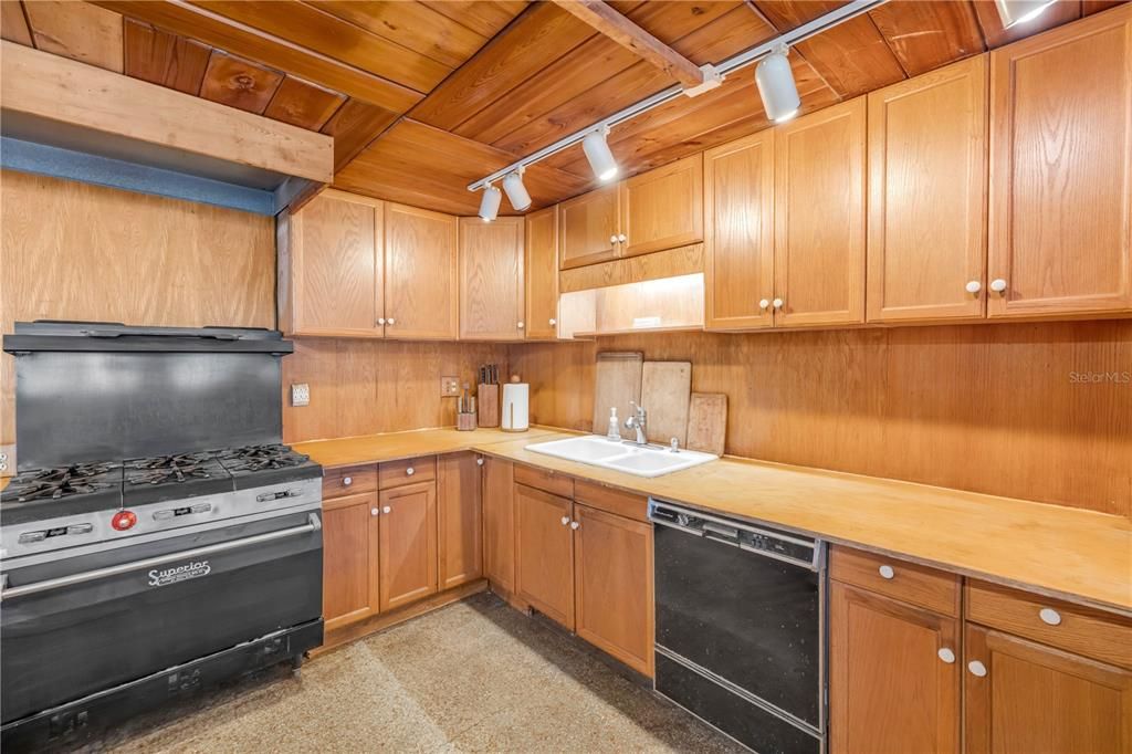 На продажу: $575,000 (4 спален, 4 ванн, 2414 Квадратных фут)