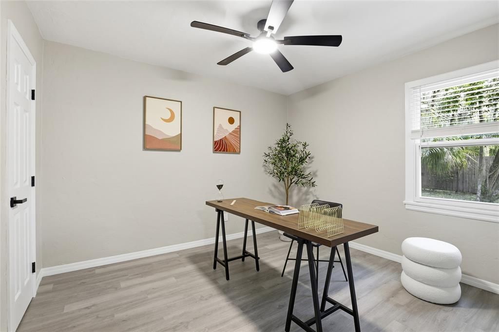 合同活跃: $249,900 (2 贝兹, 1 浴室, 1009 平方英尺)