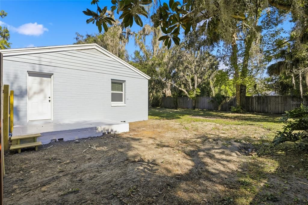 合同活跃: $249,900 (2 贝兹, 1 浴室, 1009 平方英尺)