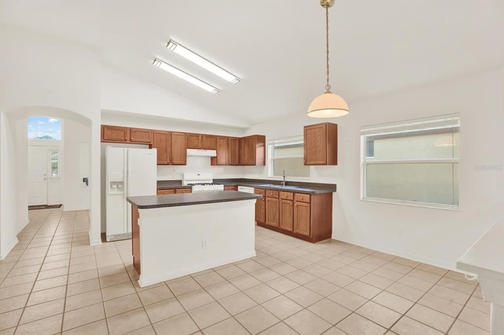 待售: $460,000 (4 贝兹, 2 浴室, 2205 平方英尺)