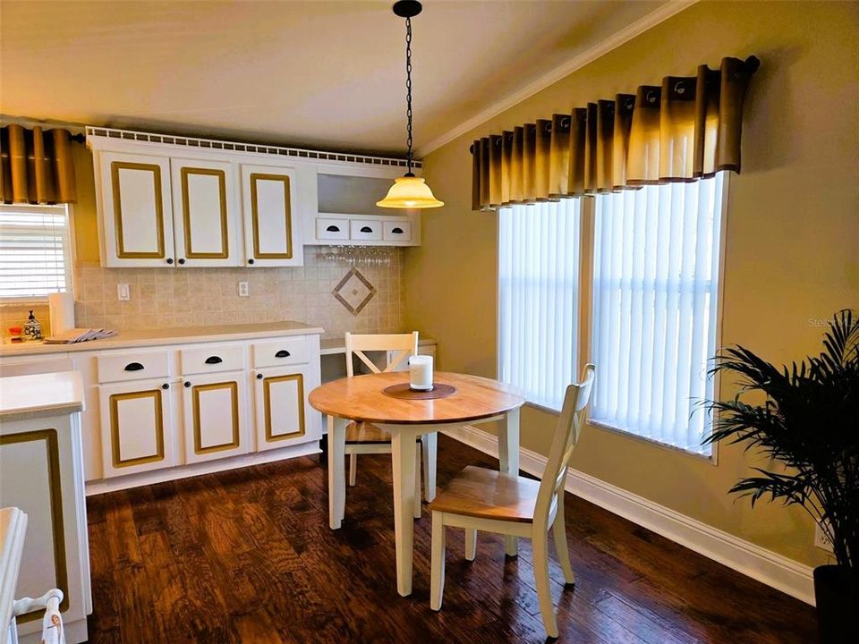 Activo con contrato: $285,500 (3 camas, 2 baños, 1622 Pies cuadrados)