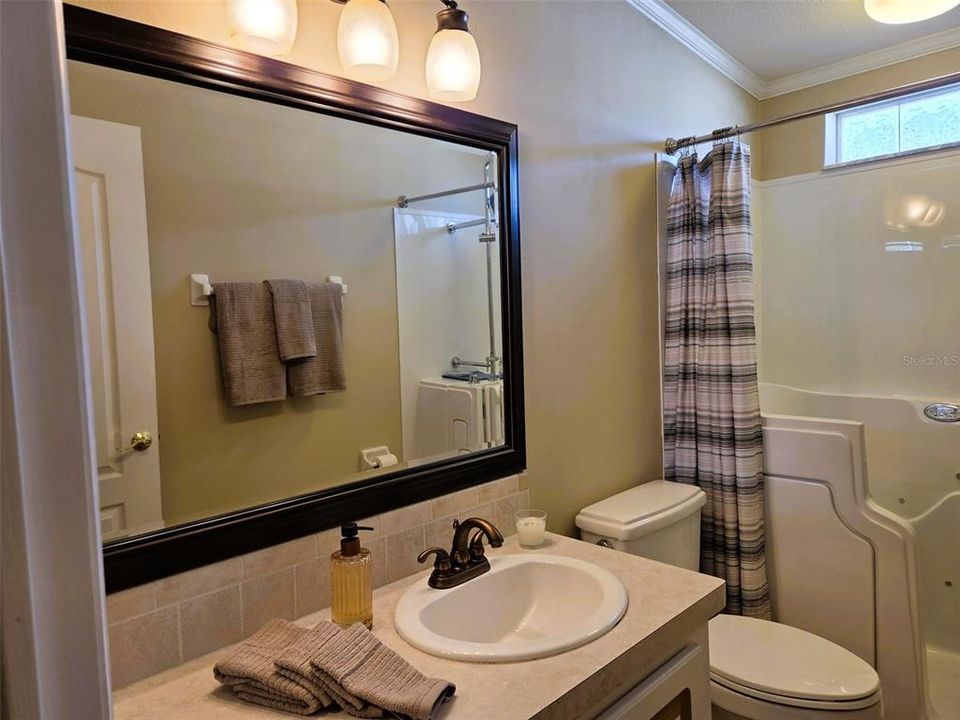 Activo con contrato: $285,500 (3 camas, 2 baños, 1622 Pies cuadrados)