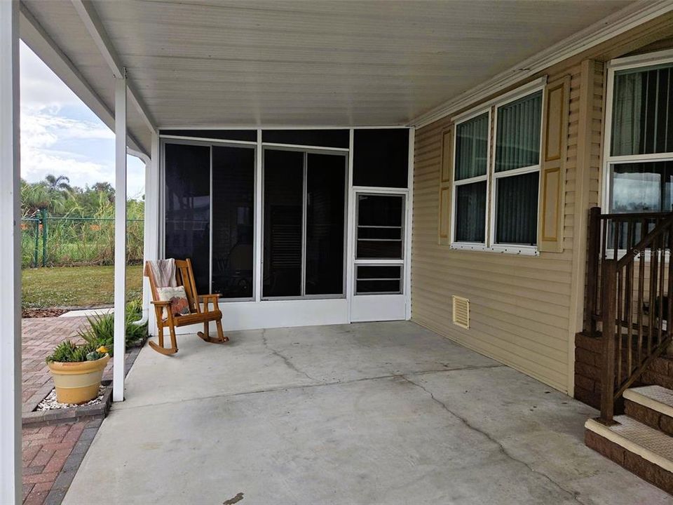 Activo con contrato: $285,500 (3 camas, 2 baños, 1622 Pies cuadrados)