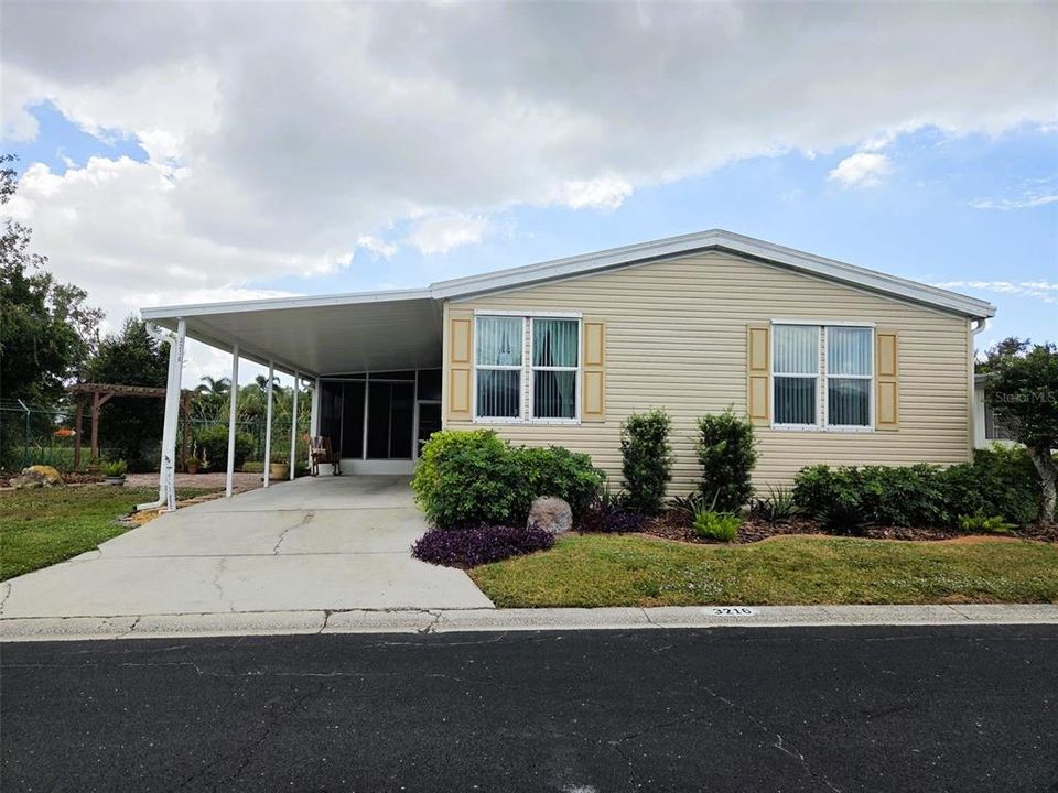 Activo con contrato: $285,500 (3 camas, 2 baños, 1622 Pies cuadrados)