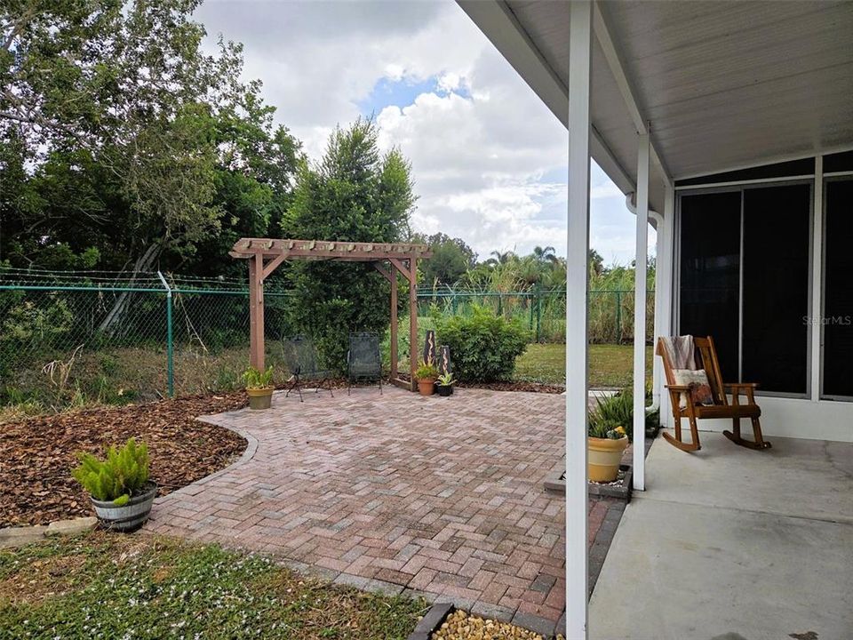 Activo con contrato: $285,500 (3 camas, 2 baños, 1622 Pies cuadrados)