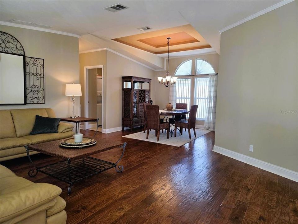 Activo con contrato: $285,500 (3 camas, 2 baños, 1622 Pies cuadrados)