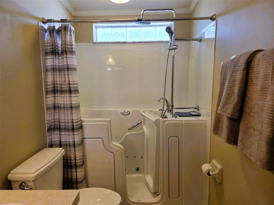 Activo con contrato: $285,500 (3 camas, 2 baños, 1622 Pies cuadrados)