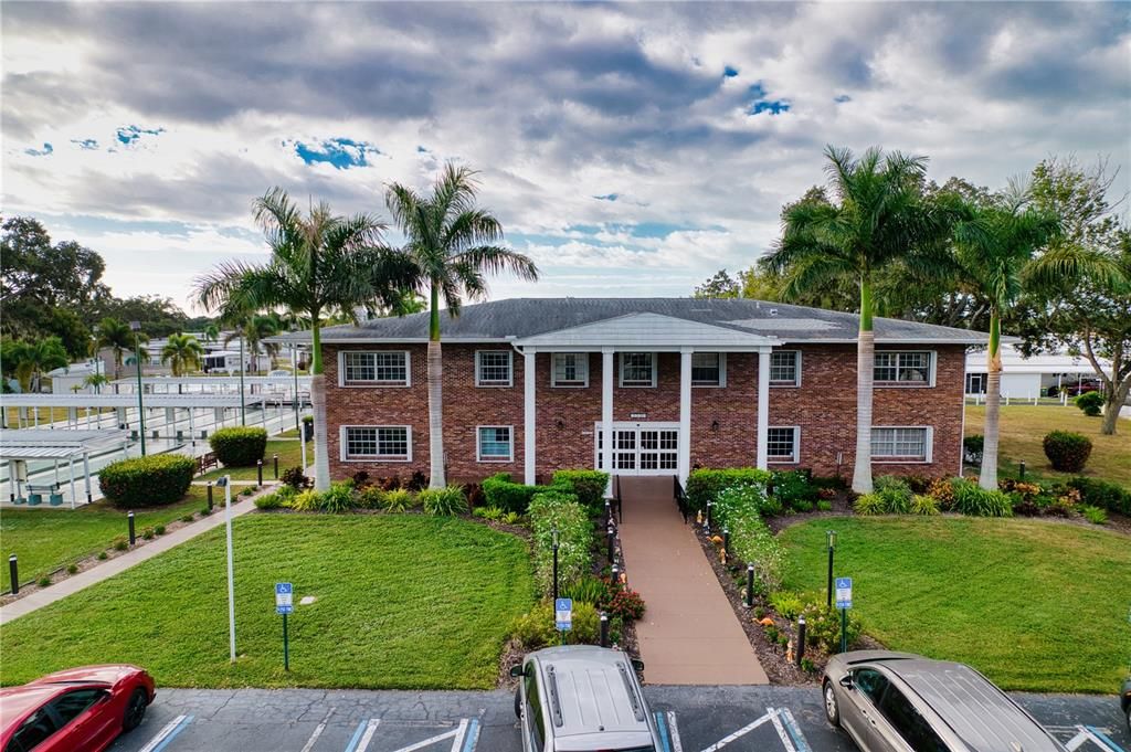 Activo con contrato: $285,500 (3 camas, 2 baños, 1622 Pies cuadrados)