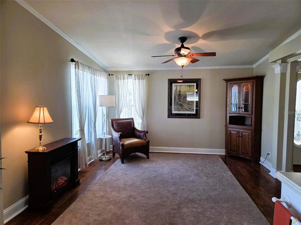 Activo con contrato: $285,500 (3 camas, 2 baños, 1622 Pies cuadrados)