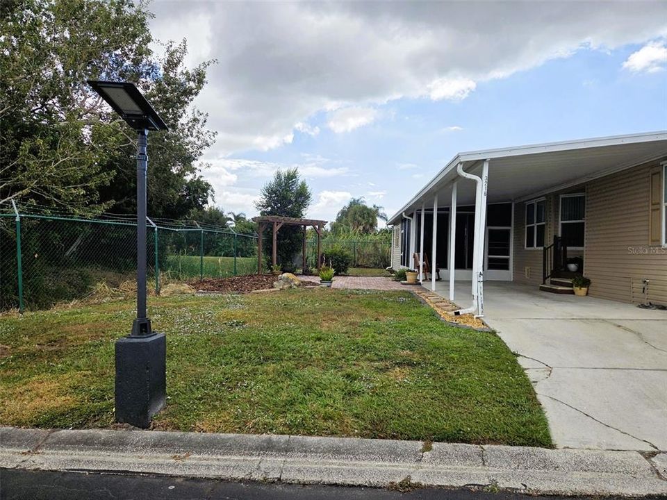 Activo con contrato: $285,500 (3 camas, 2 baños, 1622 Pies cuadrados)