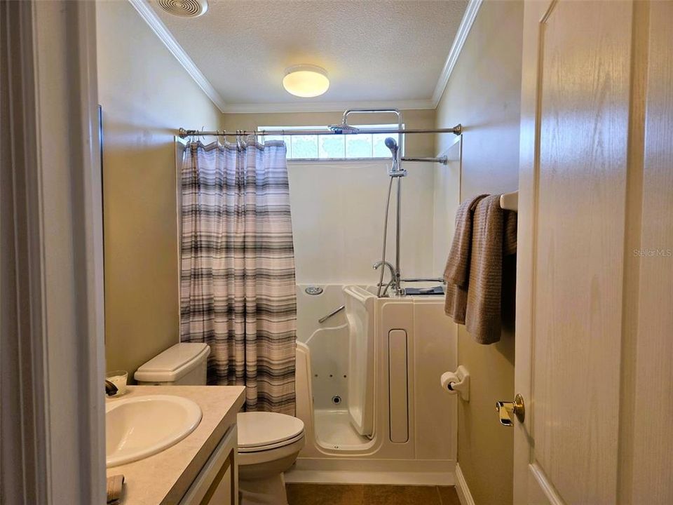 Activo con contrato: $285,500 (3 camas, 2 baños, 1622 Pies cuadrados)