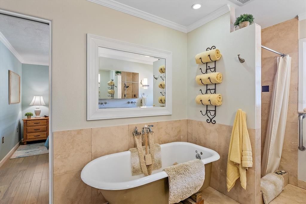 Activo con contrato: $379,000 (2 camas, 1 baños, 1445 Pies cuadrados)