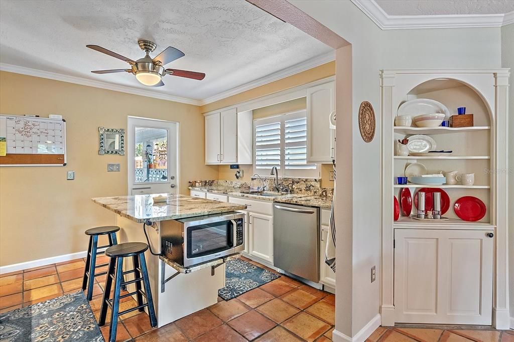 Activo con contrato: $379,000 (2 camas, 1 baños, 1445 Pies cuadrados)