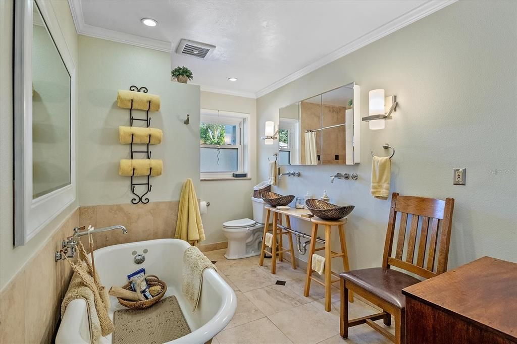 Activo con contrato: $379,000 (2 camas, 1 baños, 1445 Pies cuadrados)