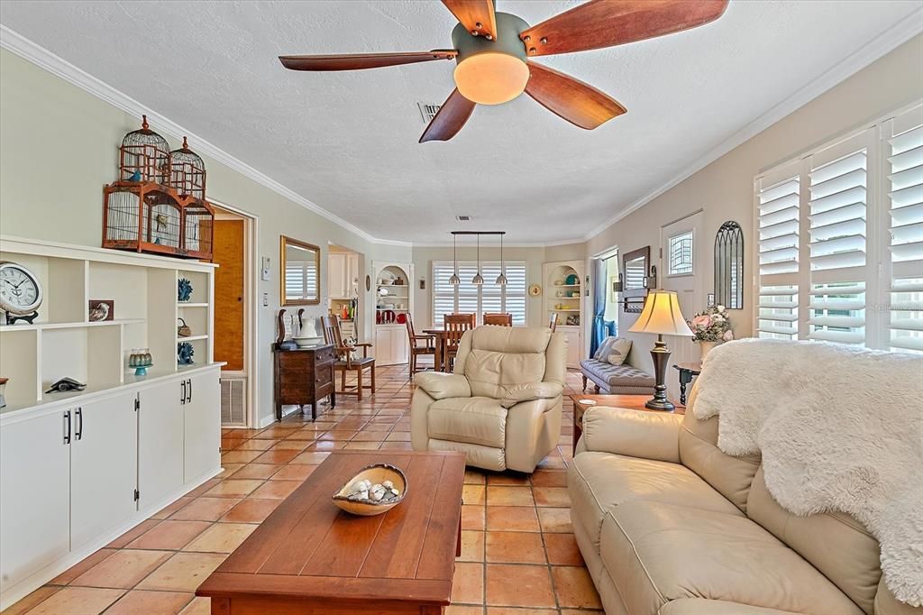 Activo con contrato: $379,000 (2 camas, 1 baños, 1445 Pies cuadrados)