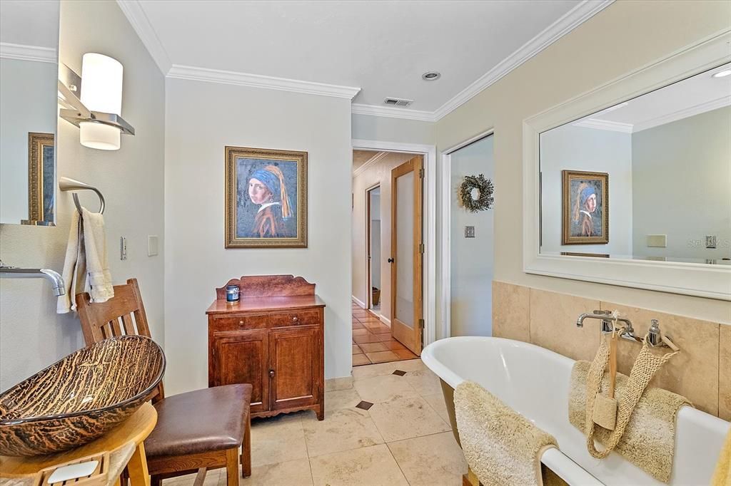 Activo con contrato: $379,000 (2 camas, 1 baños, 1445 Pies cuadrados)